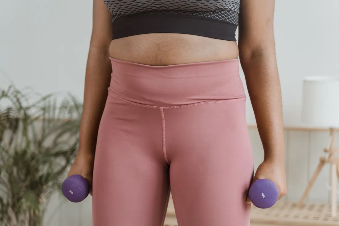 Hip Dips lassen sich nicht wegtrainieren — Krafttraining verändert die knöcherne Beckenform nicht, Beratung in Düsseldorf