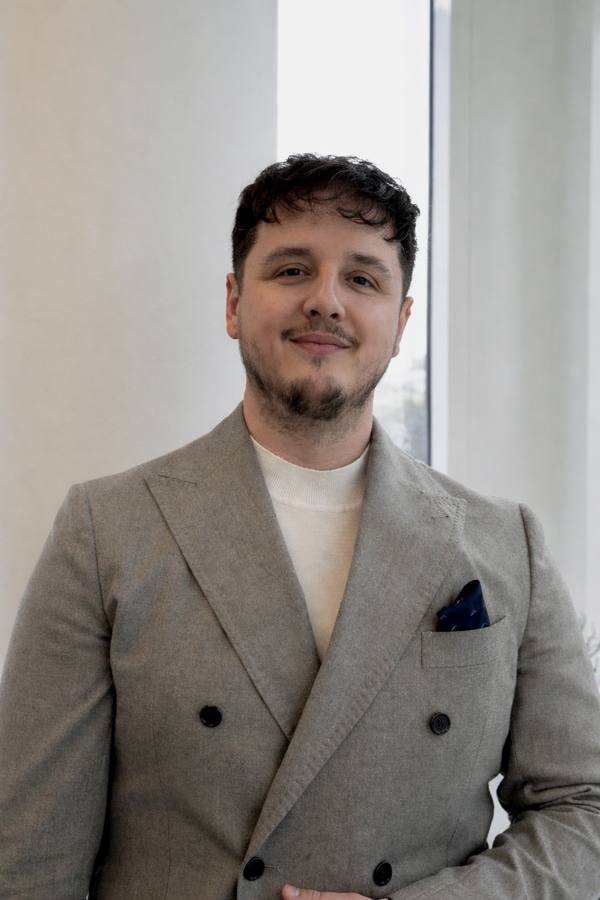 Dr. Nusret Fetai — Facharzt für Dermatologie und Ästhetische Chirurgie, BBL-Spezialist Düsseldorf, Entwickler der Booty-FI-Technik®